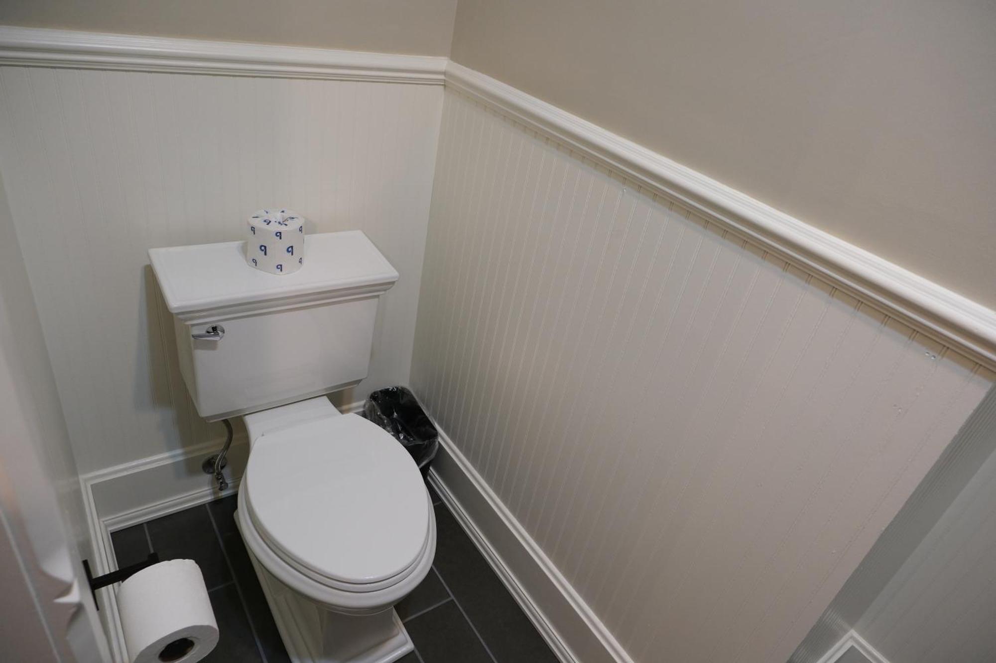 Mon Bijou Hotel Oconomowoc ภายนอก รูปภาพ