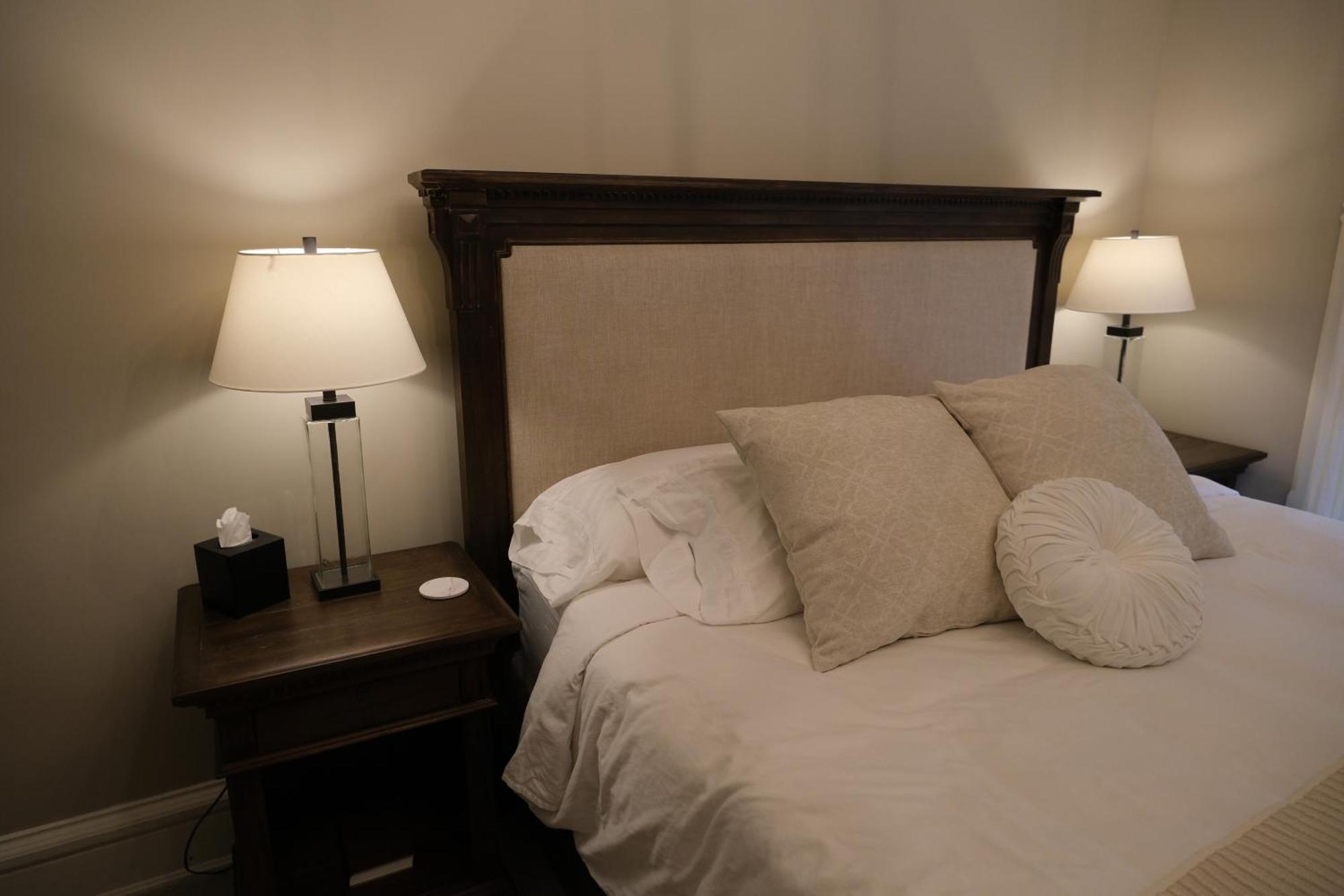Mon Bijou Hotel Oconomowoc ภายนอก รูปภาพ