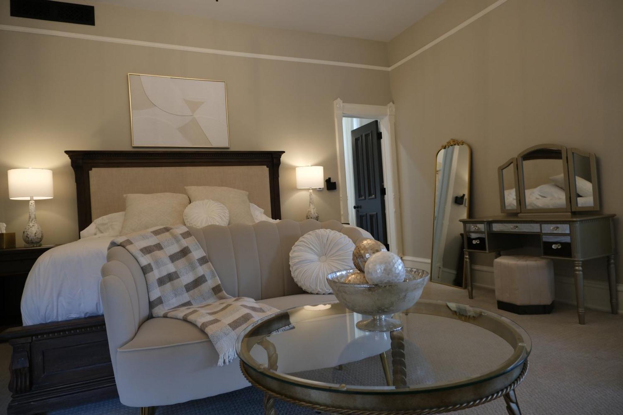 Mon Bijou Hotel Oconomowoc ภายนอก รูปภาพ