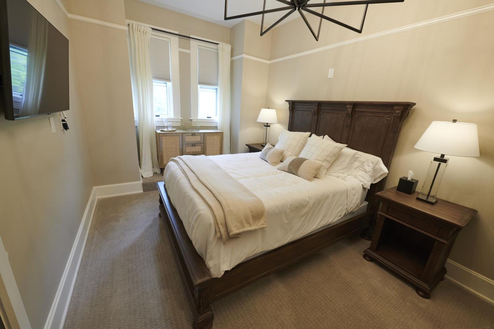 Mon Bijou Hotel Oconomowoc ภายนอก รูปภาพ