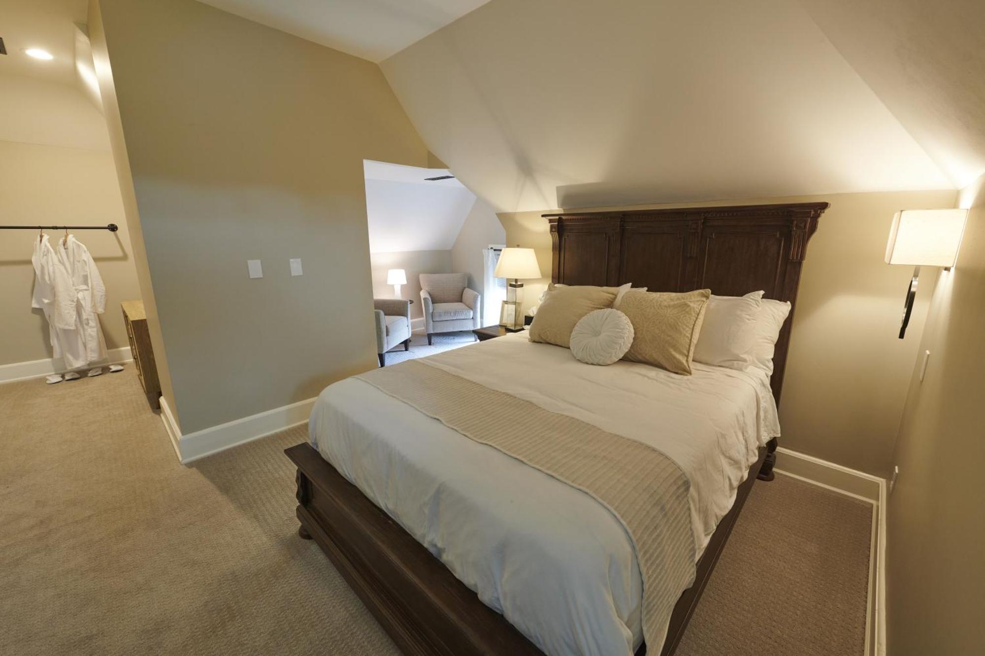 Mon Bijou Hotel Oconomowoc ภายนอก รูปภาพ