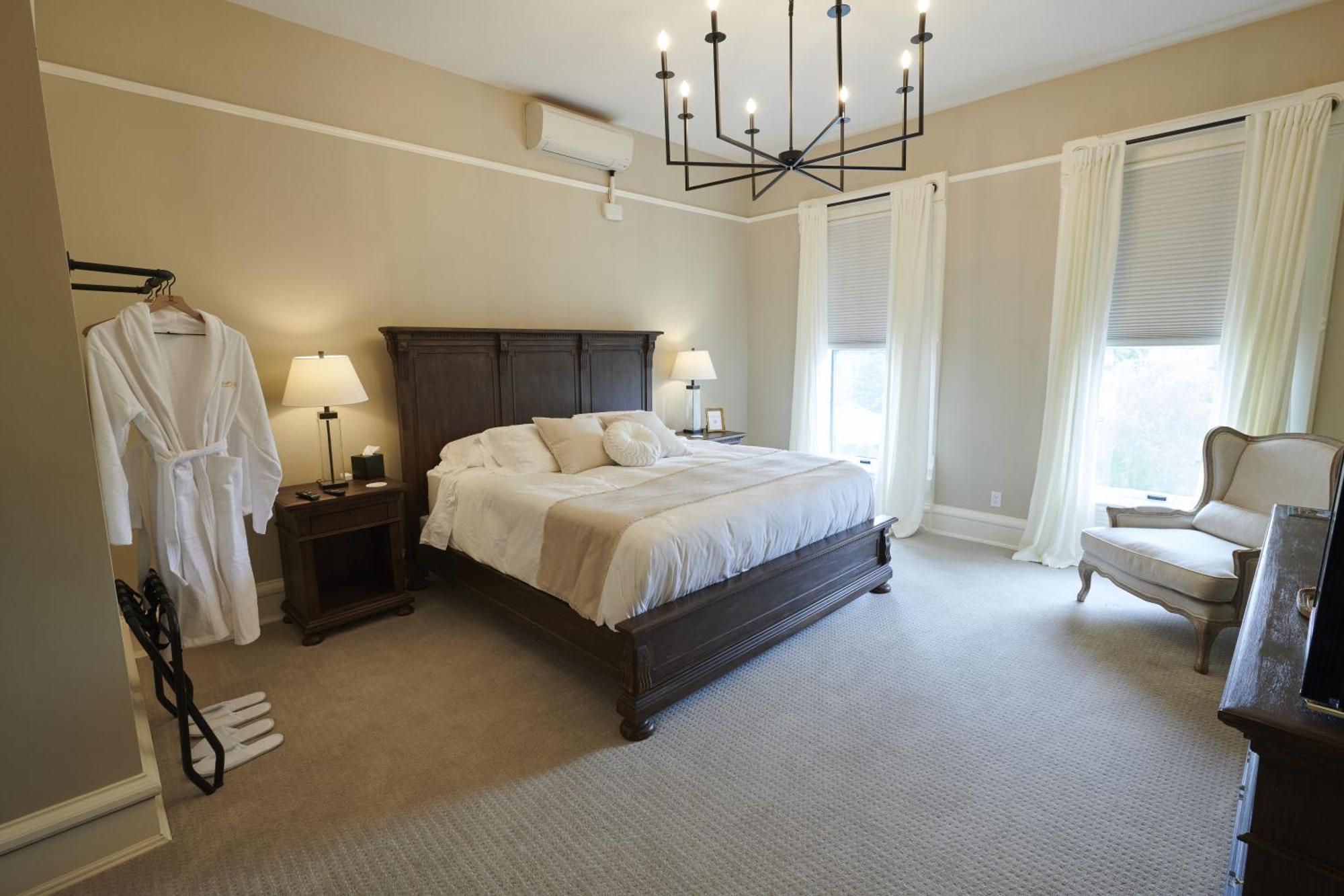 Mon Bijou Hotel Oconomowoc ภายนอก รูปภาพ
